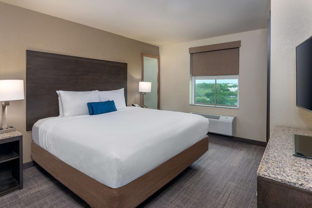 Ameniti Bay, BW Signature Collection