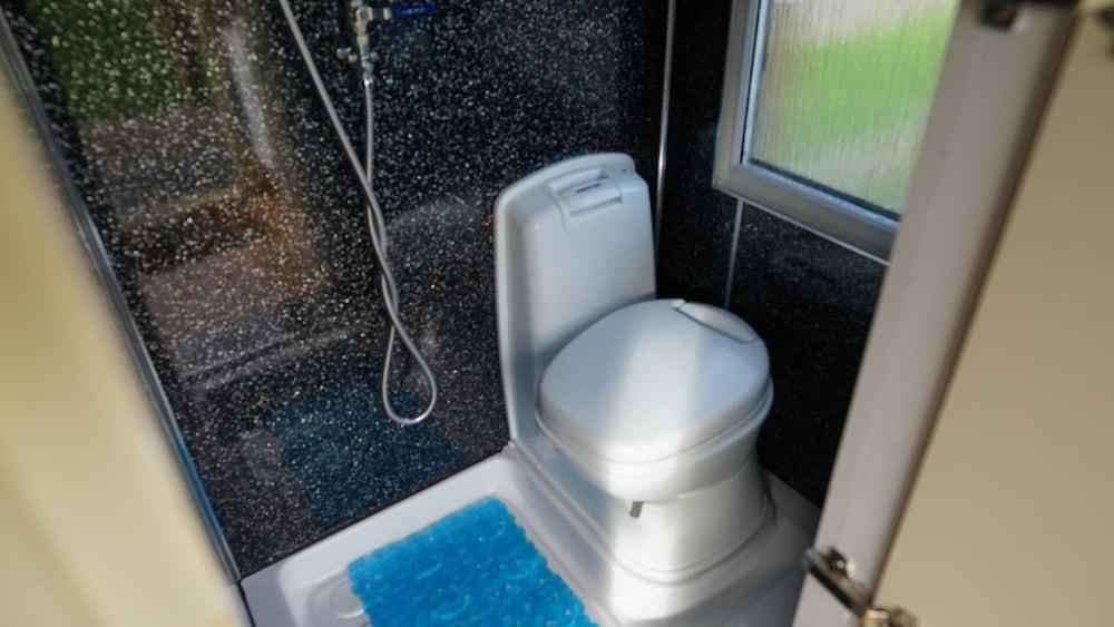 Showman's Hut @ Westcote