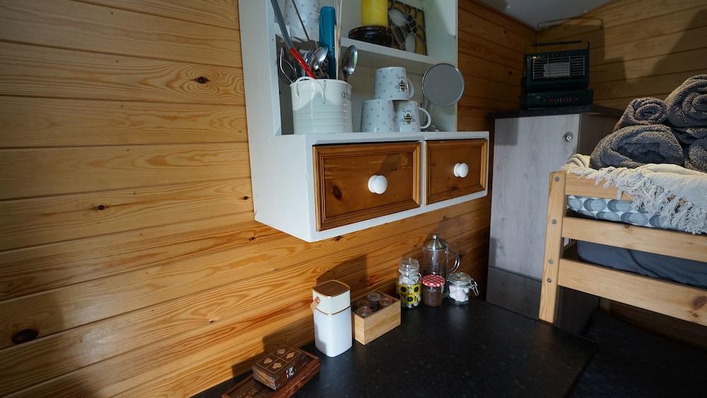 Beehive @ Westcote Glamping- Campsite