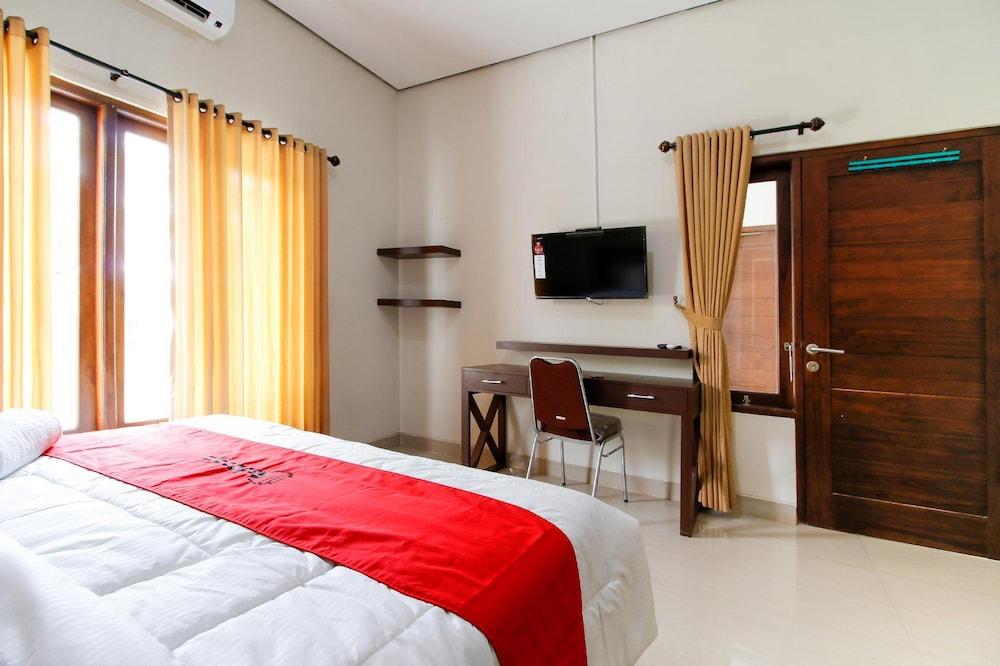 RedDoorz @ Jalan Palagan