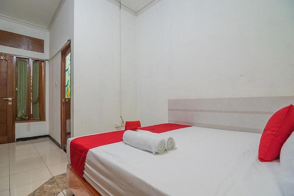 RedDoorz near Exit Toll Pasteur 3