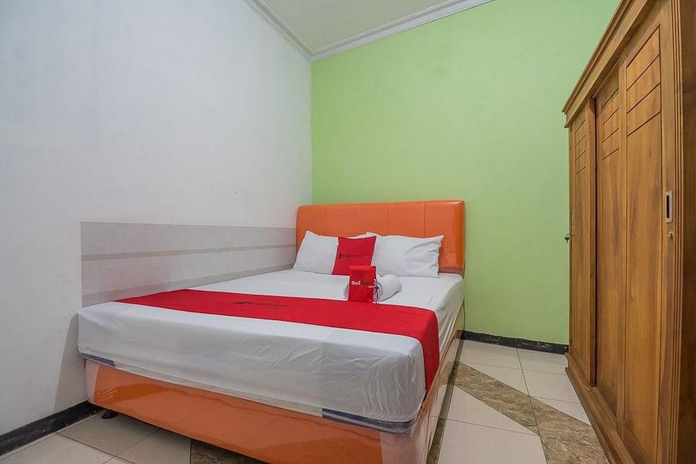 RedDoorz near Exit Toll Pasteur 3