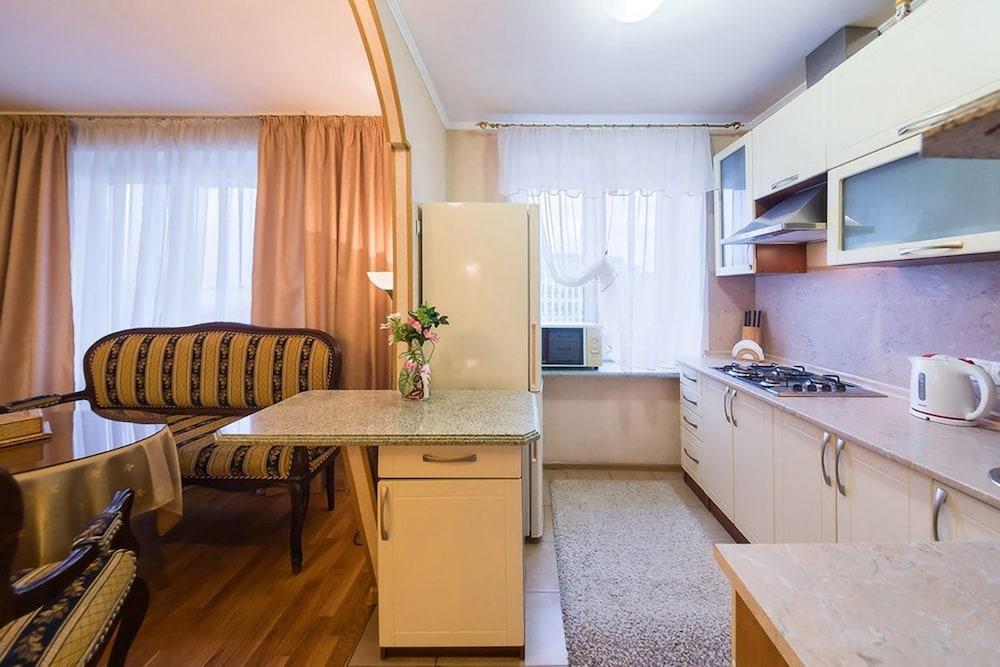 Day&Night Apartments - Oktyabrskaya