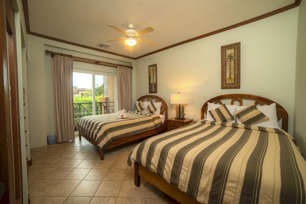 Veranda 3B 2 bedrs second floor by Stay in CR