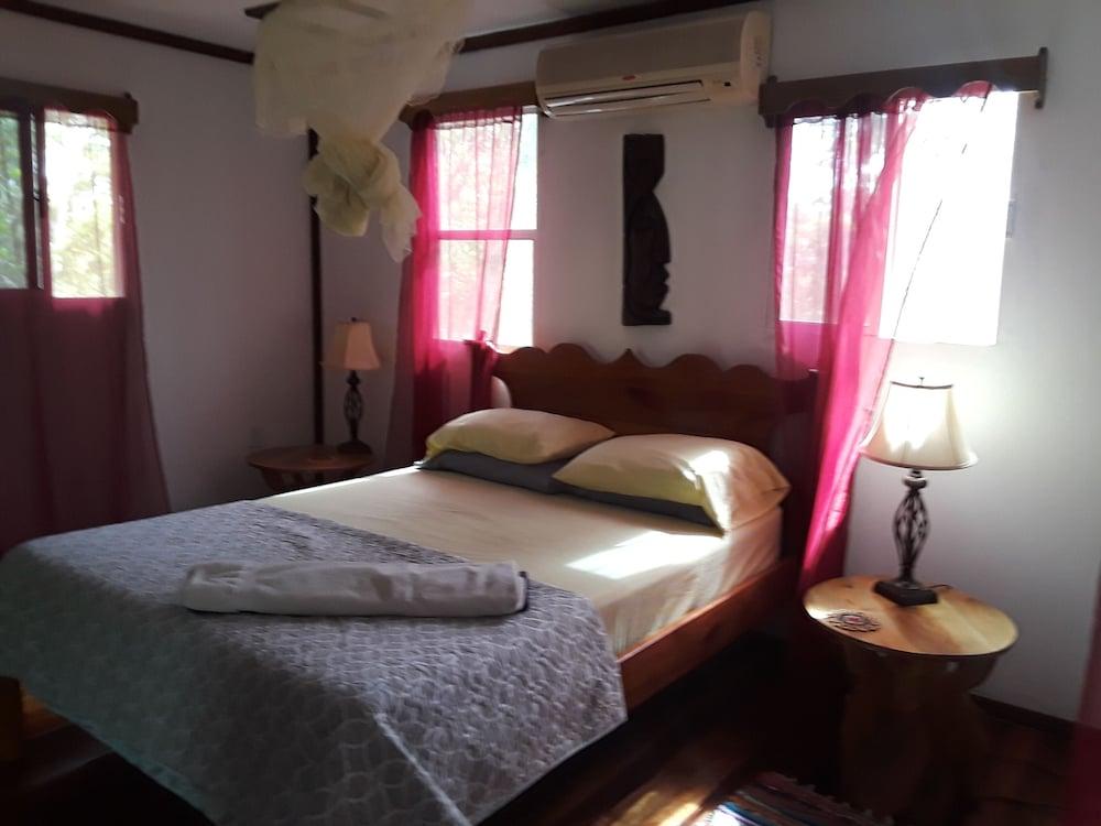 Hidden Haven - Hostel