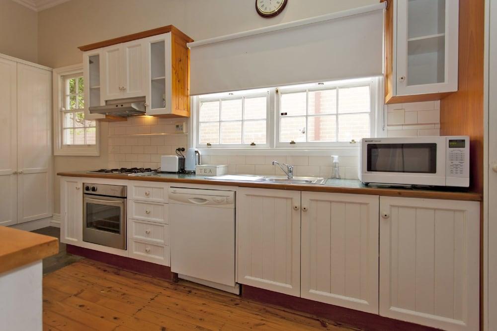 Rose Cottage - Historic Luxury