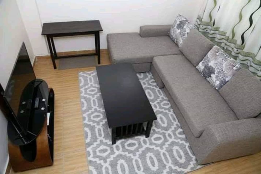 Plainsville Apartments