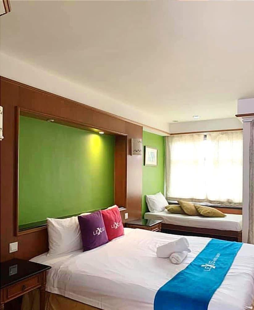 Alpine LXPD Water Chalet