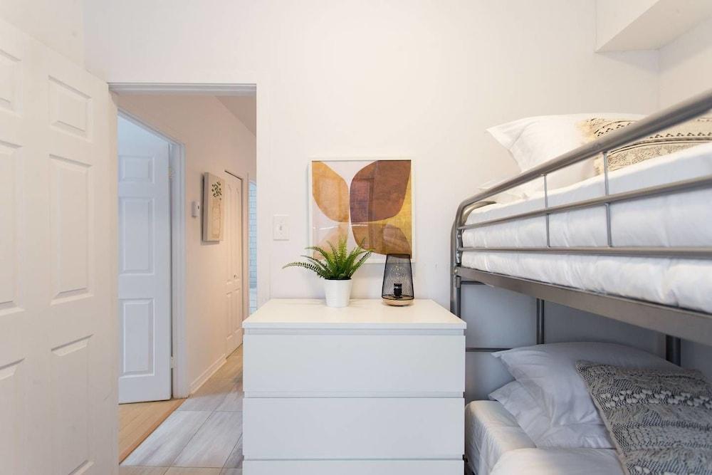 Beautiful and Cozy Steps From Mount-royal