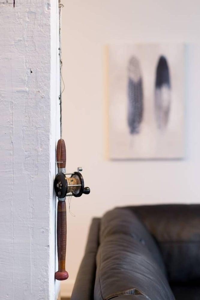 Amazing Plateau Loft Steps Away From Mount-royal