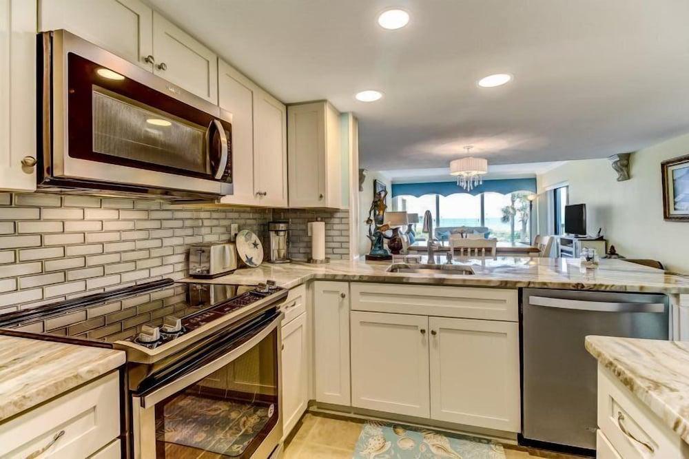 B117-amelia-surf-and-racquet