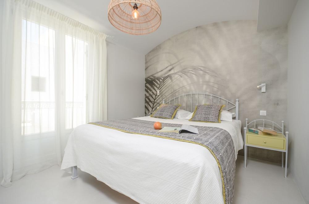 Antony Suites - Adults Only