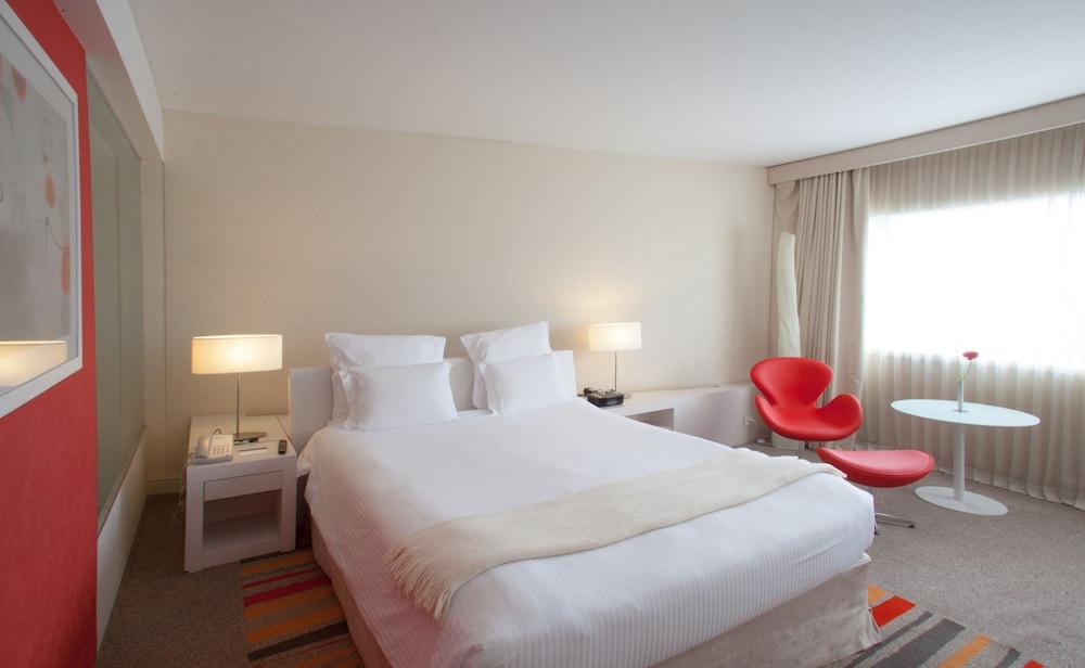 Pullman Rosario City Center Hotel