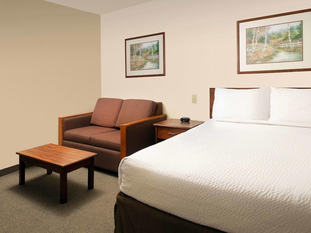 WoodSpring Suites Midland