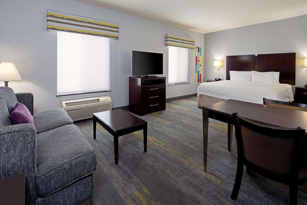 Hampton Inn & Suites Bakersfield/Hwy 58, CA