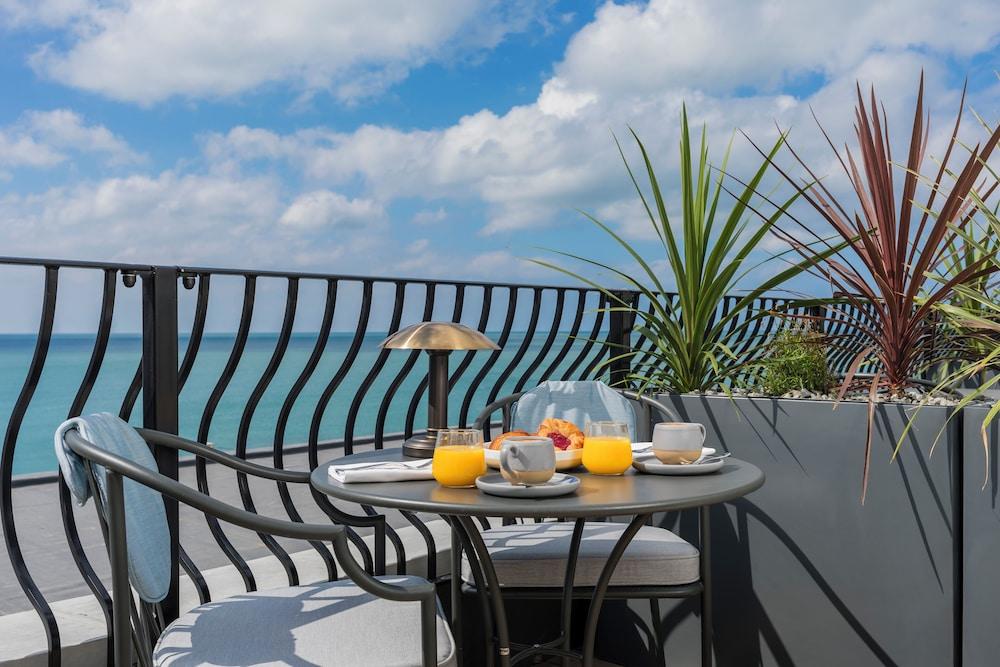 White Horses by Everly Hotels Collection