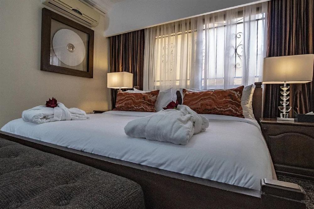 Oak Plaza Hotel - East Legon