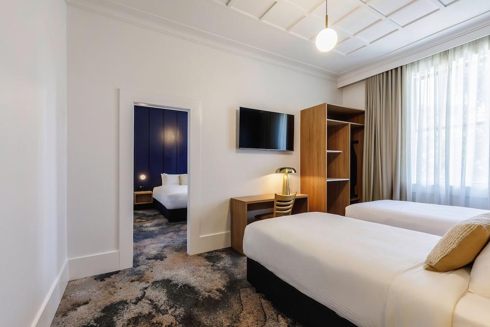 Royal Exhibition Hotel