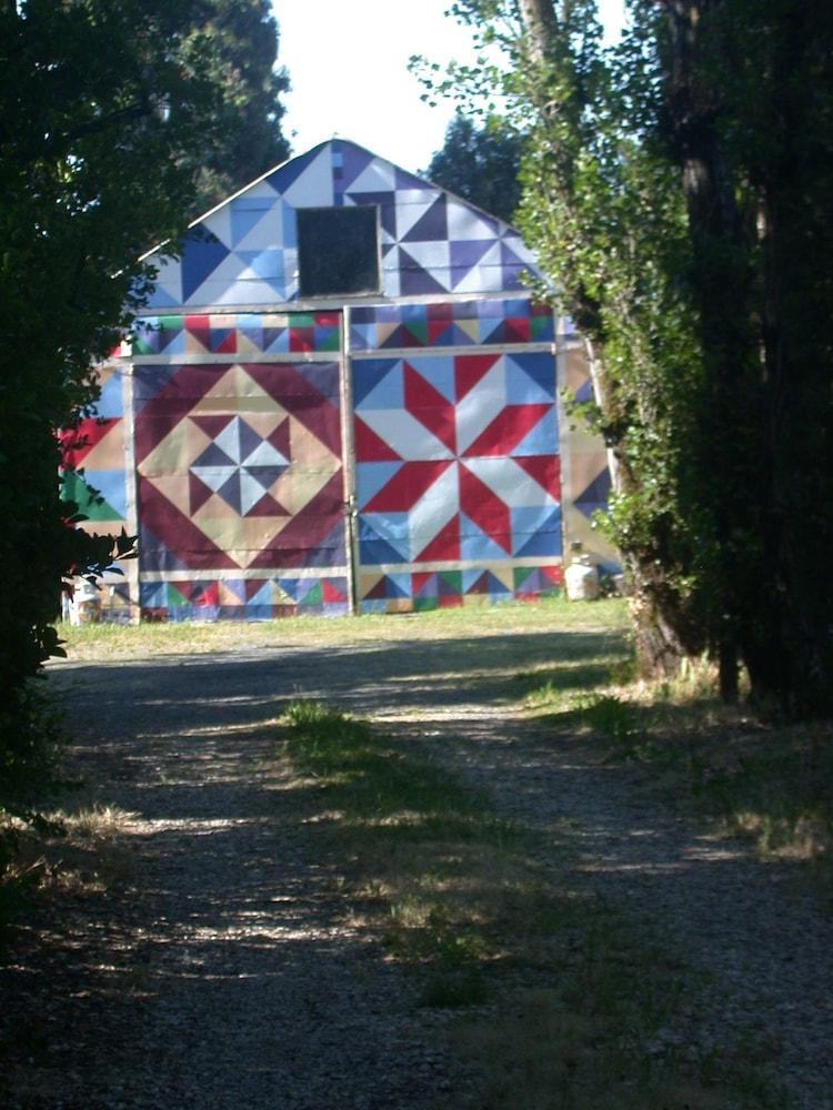 Hollyhock Country House