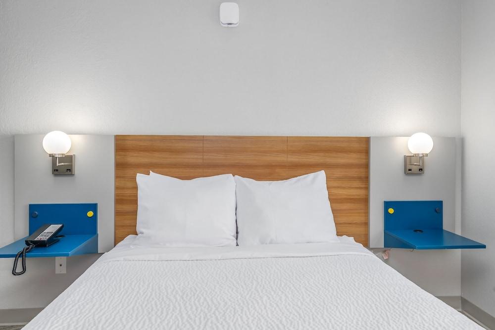 Microtel Inn & Suites by Wyndham Montgomery