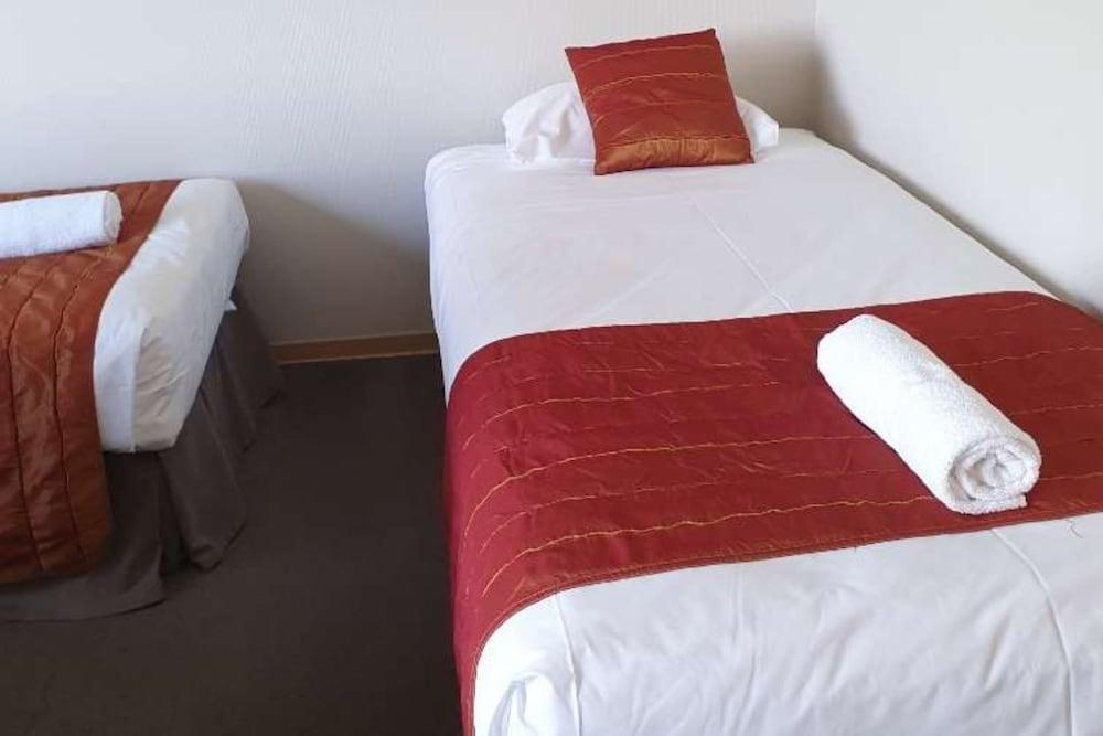 Admiralty Lodge Motel