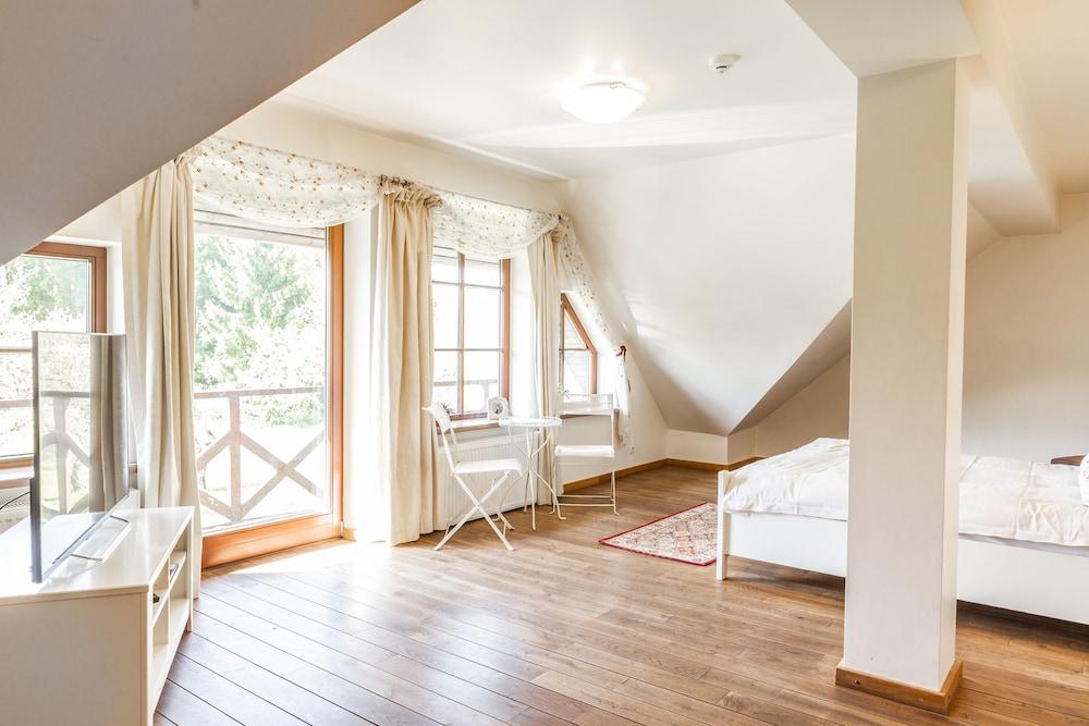 Karlamuiza Country Hotel