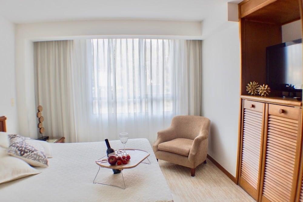 Portal del Rodeo ApartaHotel - Arkadia Mall