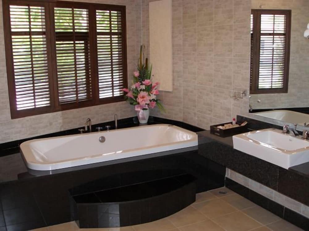 Siam Society Hotel & Resort