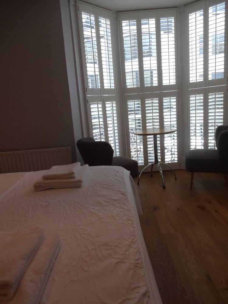 Aquarium Guest House