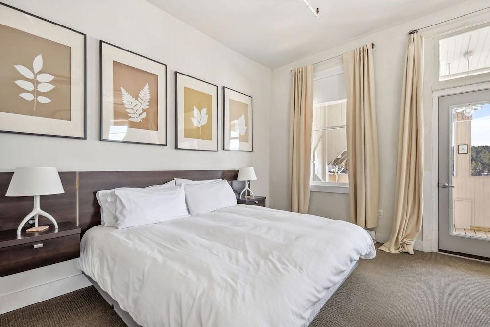 The Haus on Mirror Lake