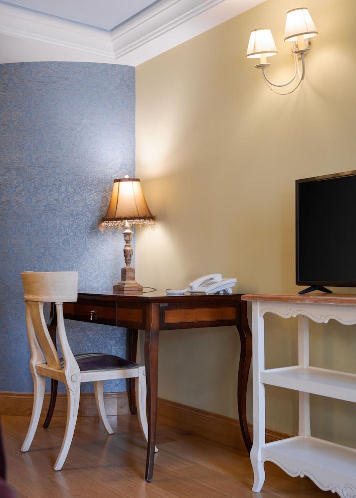 Civitas Suites Hotel