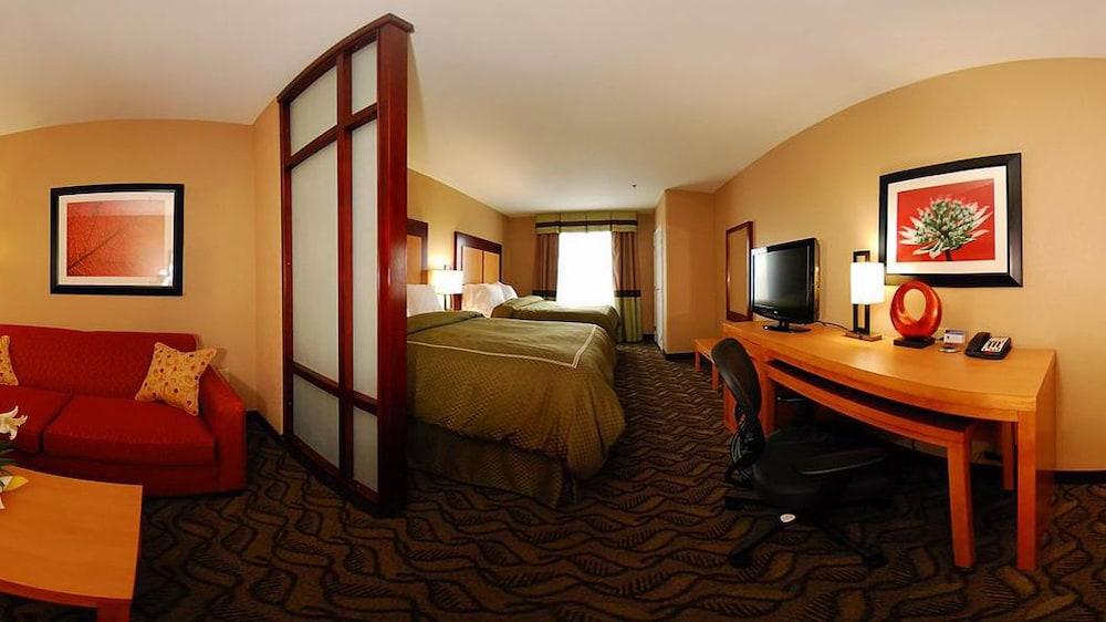 Comfort Suites Flowood - Jackson Airport (must meet transportation requirement)