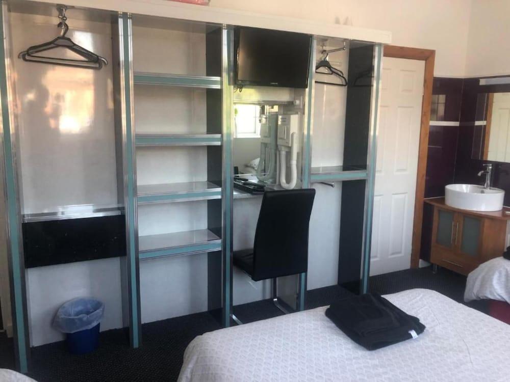 OYO The Bentleys Hotel