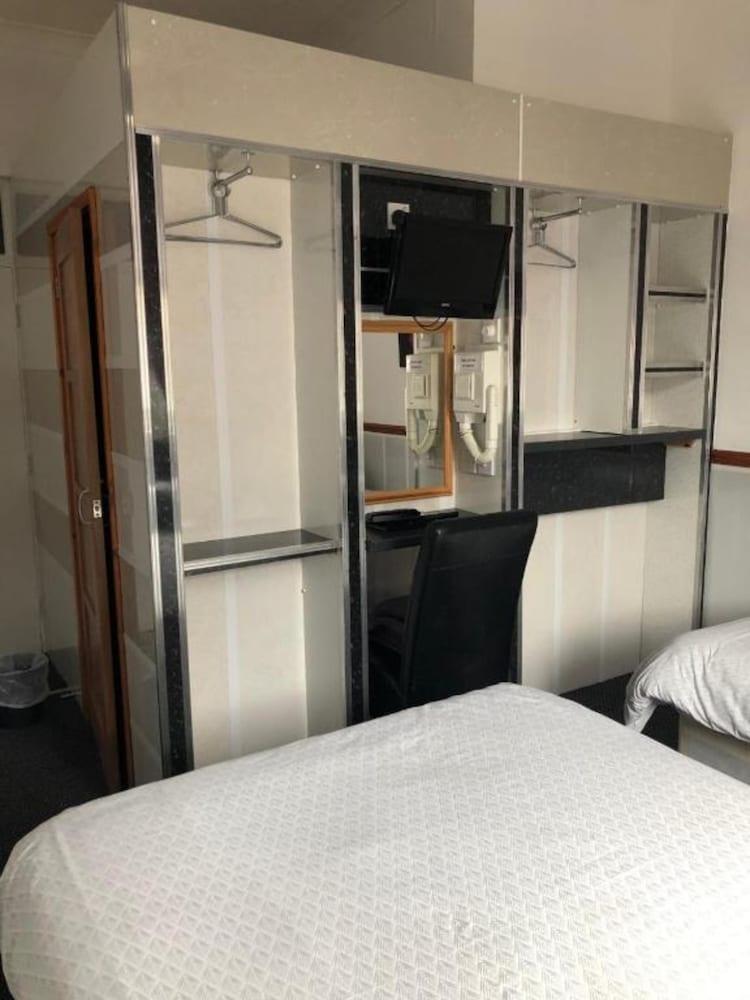 OYO The Bentleys Hotel