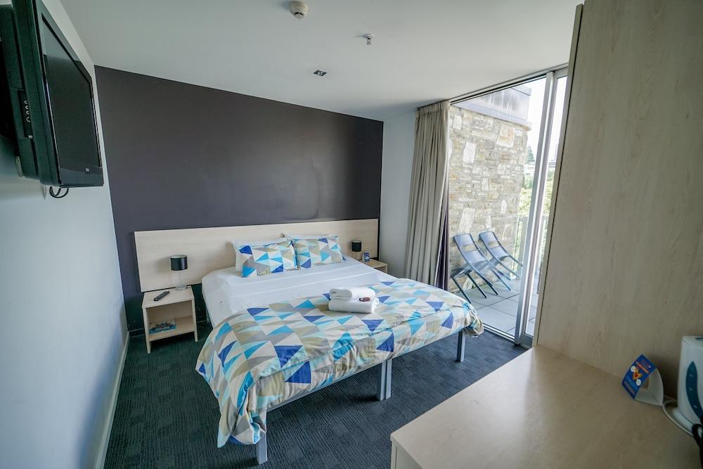 Nomads Queenstown Backpackers