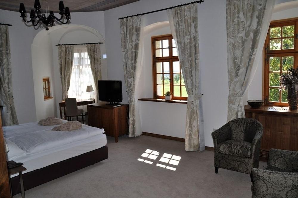 Lambergh Château & Hotel