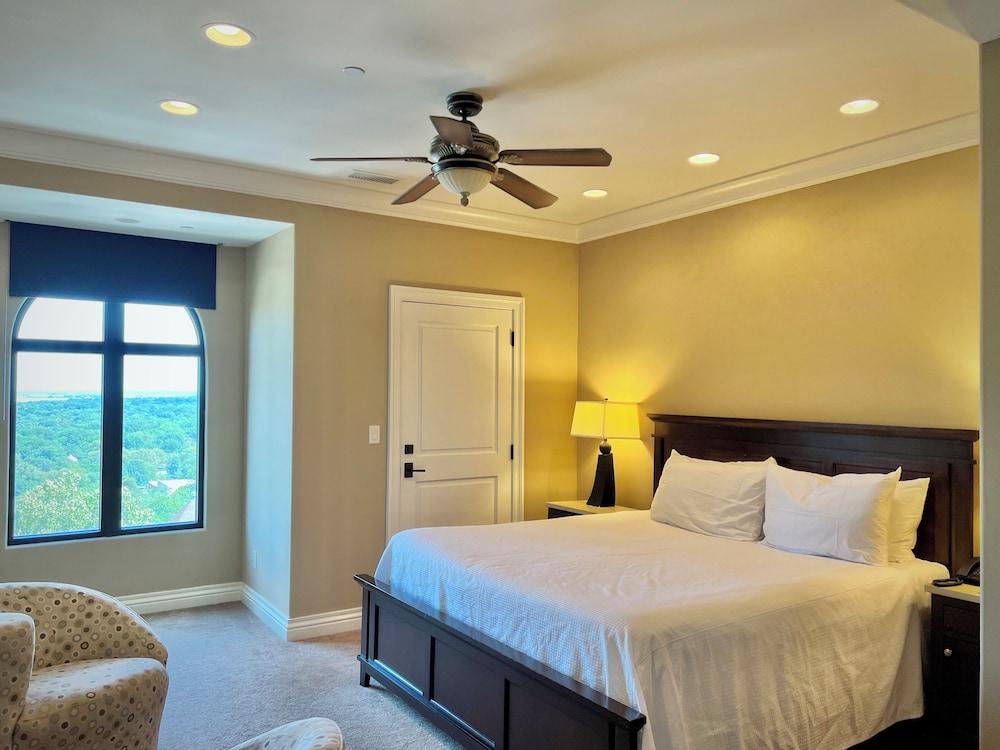 The Oread Lawrence, Tapestry Collection by Hilton