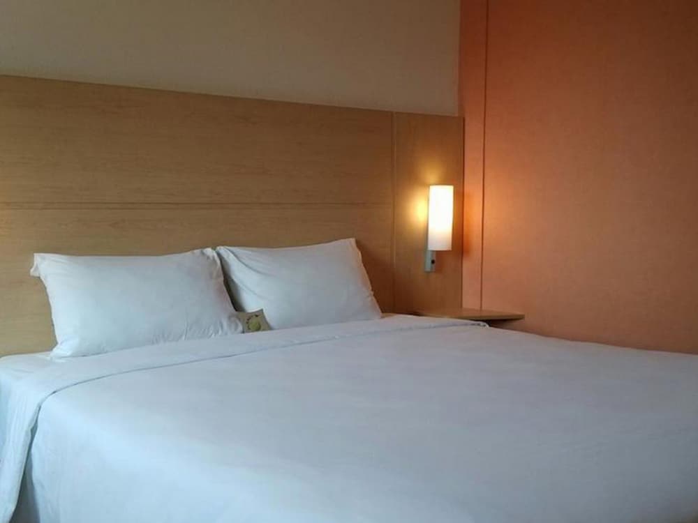 ibis Chengdu Yongfeng Hotel