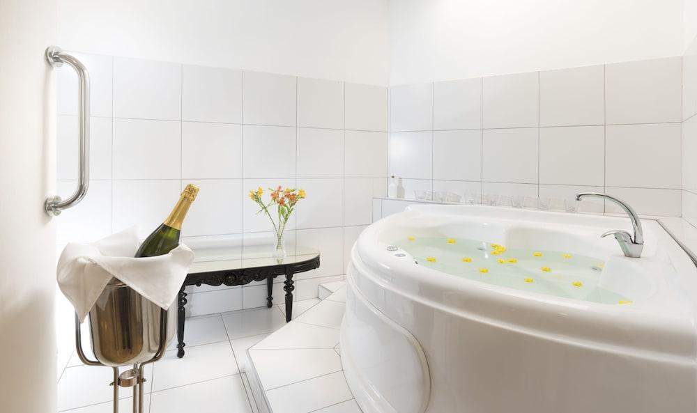 Hotel Corregidor by Cassana