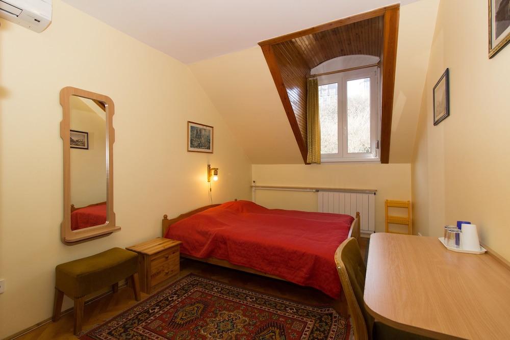 Budavar Bed and Breakfast