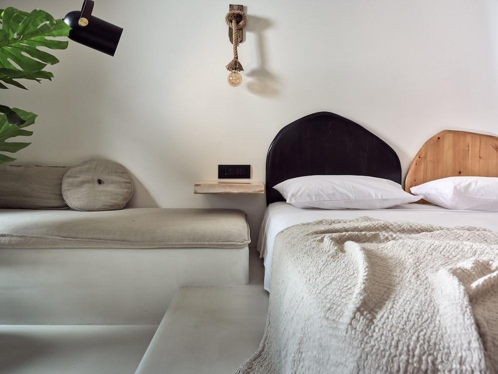 Gloria Maris Hotel Suites & Villas