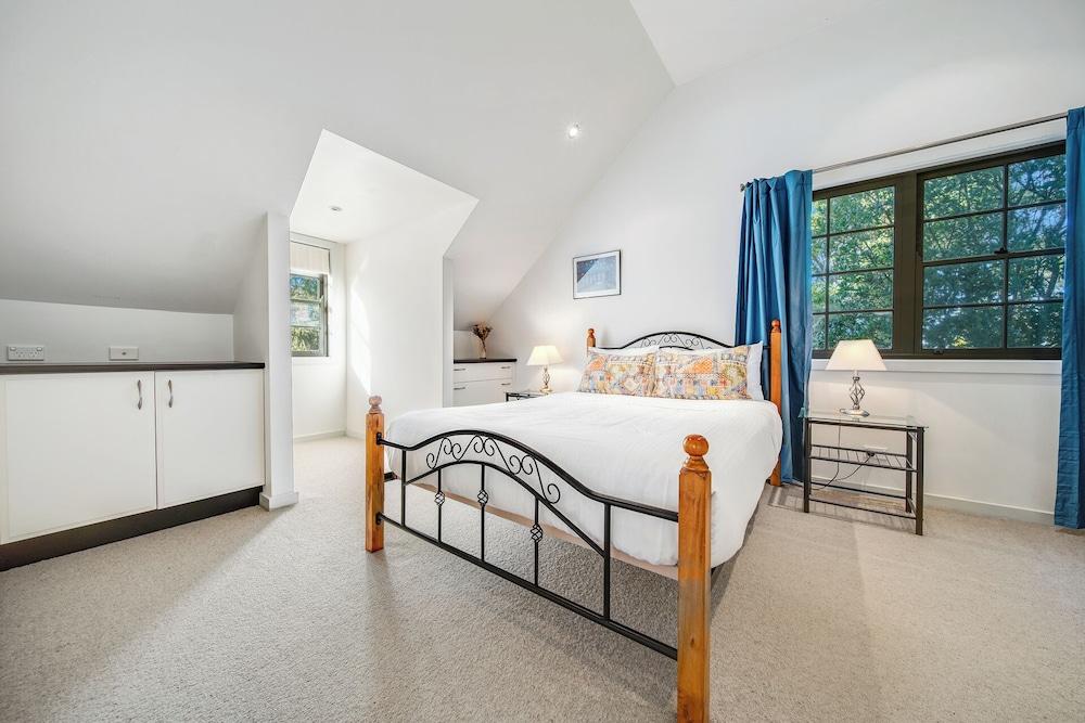 Whispering Pines Cottages