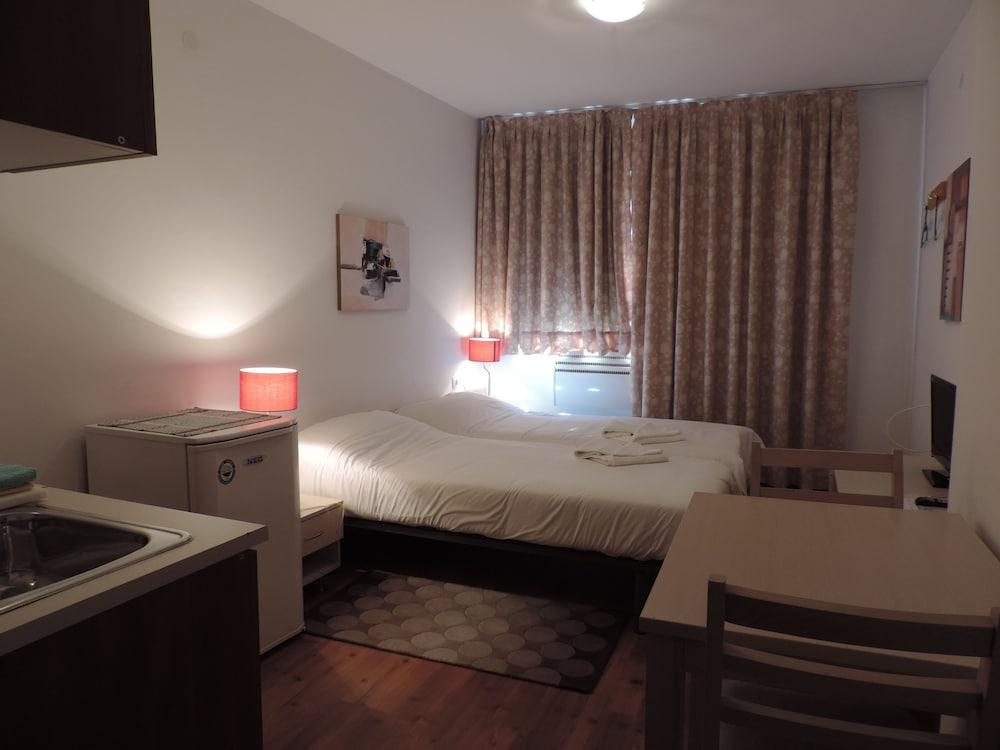 Gondola Apartments & Suites