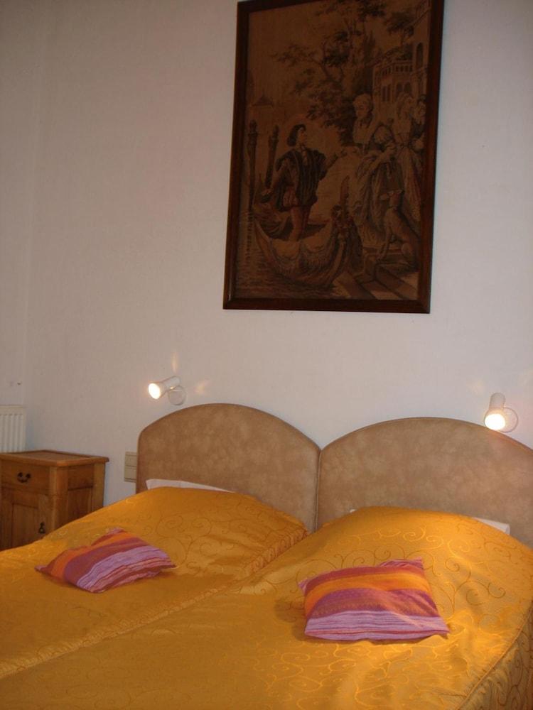 Elckerlyck Inn Hotel