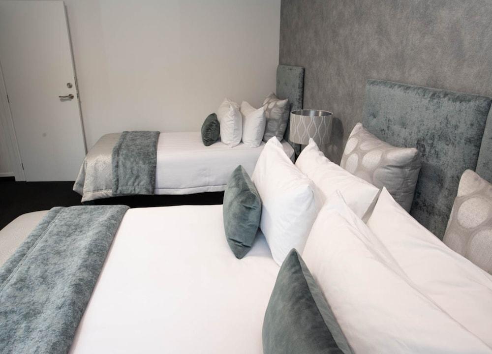 Radfords on the Lake