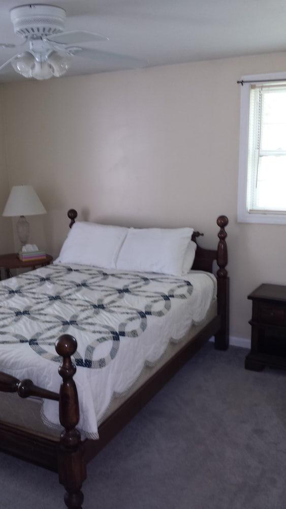 Weirs Beach Motel and Cottages