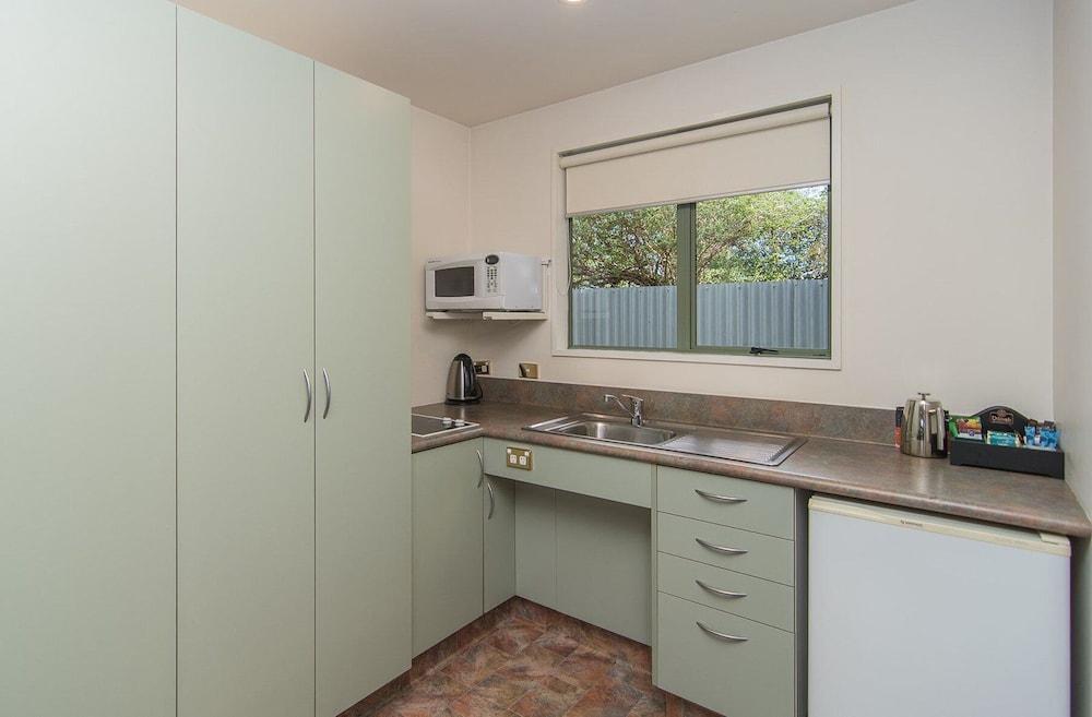 Asure Ashley Motor Lodge