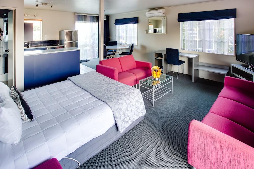 ASURE Colonial Lodge Motel