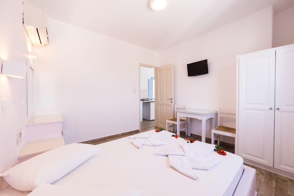 Stratos Studios & Apartments