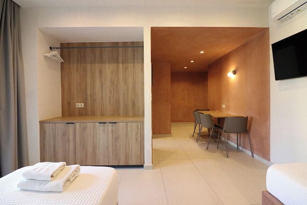 Philoxenia Apartments